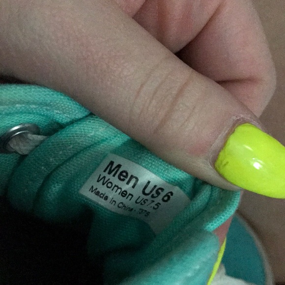 Vans - Picture 2 of 2